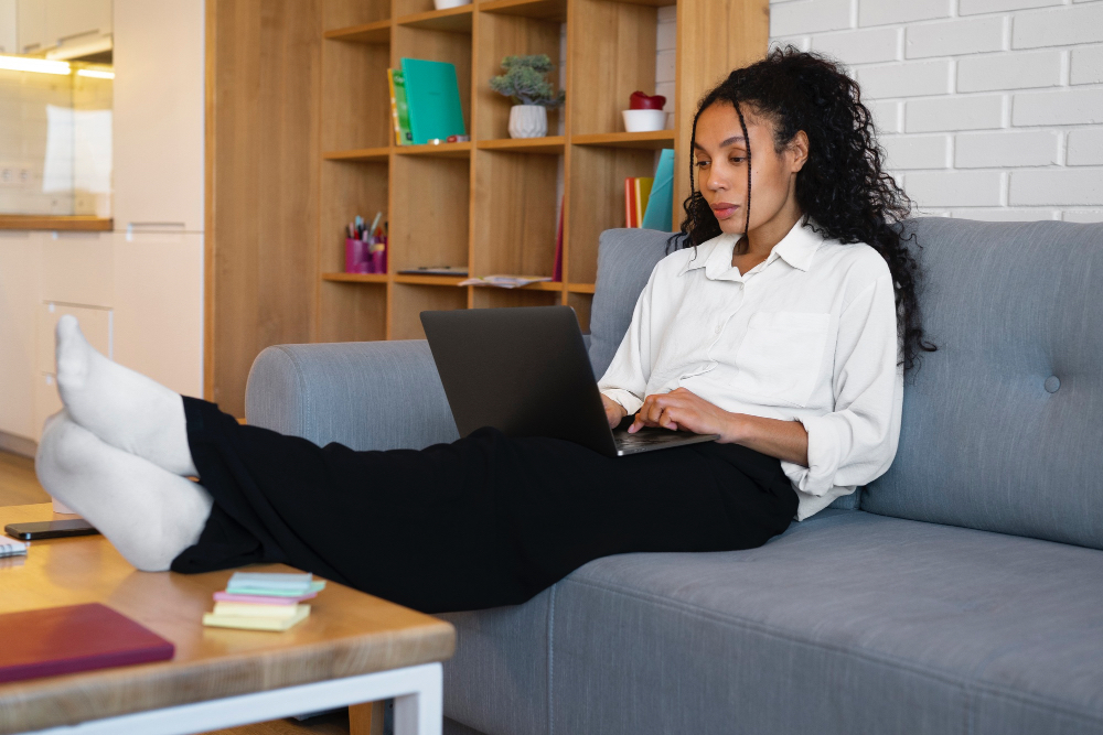 Waldorf patient ordering a blood test online from Personalabs using a laptop at home