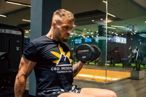 Man working out at the gym to support healthy testosterone levels